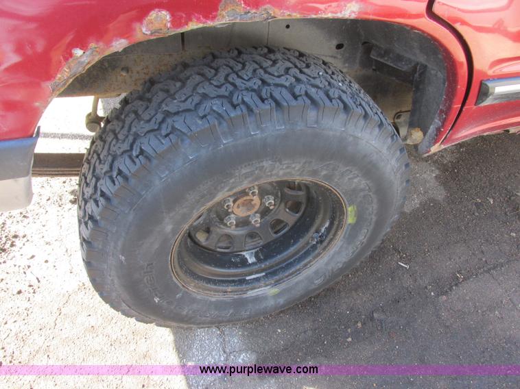 image for item J6738 1992 Ford Explorer SUV