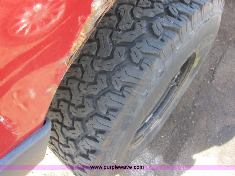 image for item J6738 1992 Ford Explorer SUV