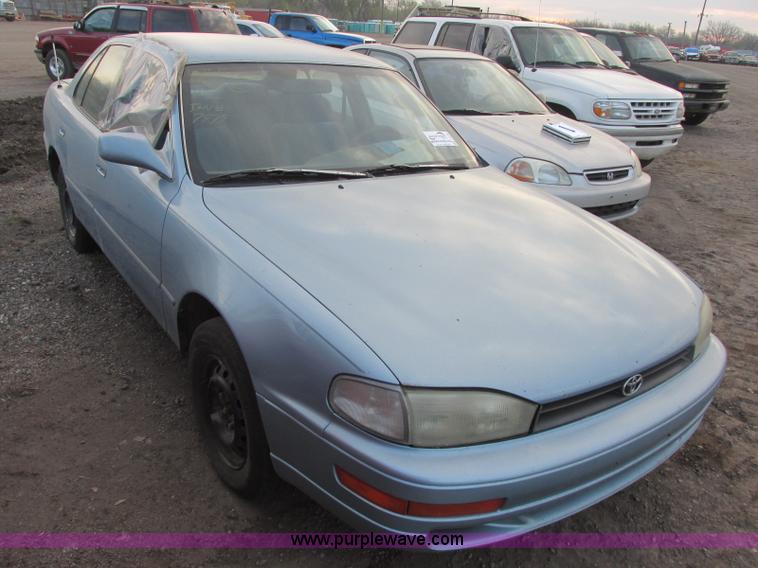 image for item J6739 1993 Toyota Camry LE