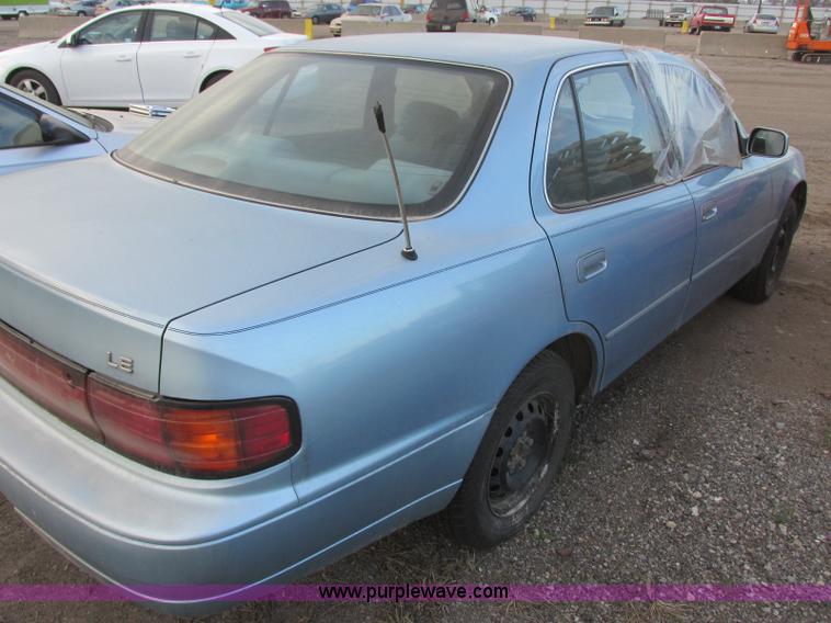 image for item J6739 1993 Toyota Camry LE