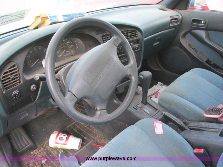 image for item J6739 1993 Toyota Camry LE