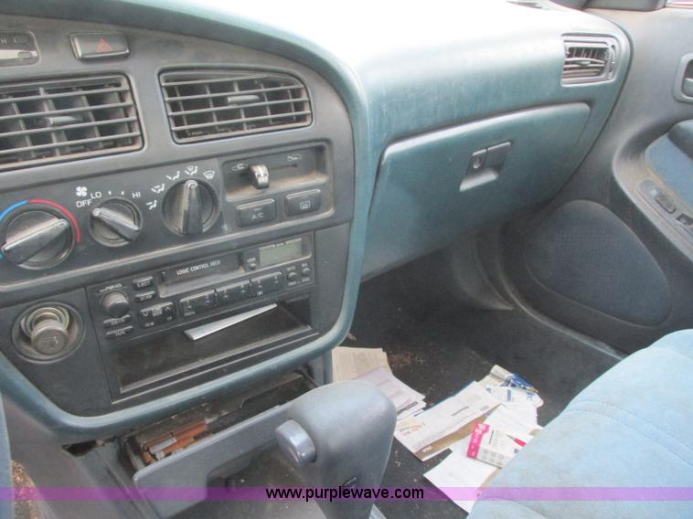 image for item J6739 1993 Toyota Camry LE