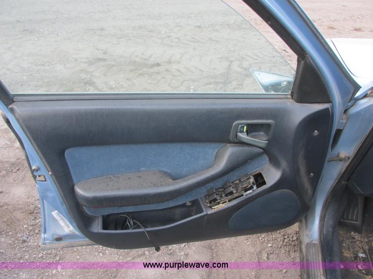 image for item J6739 1993 Toyota Camry LE
