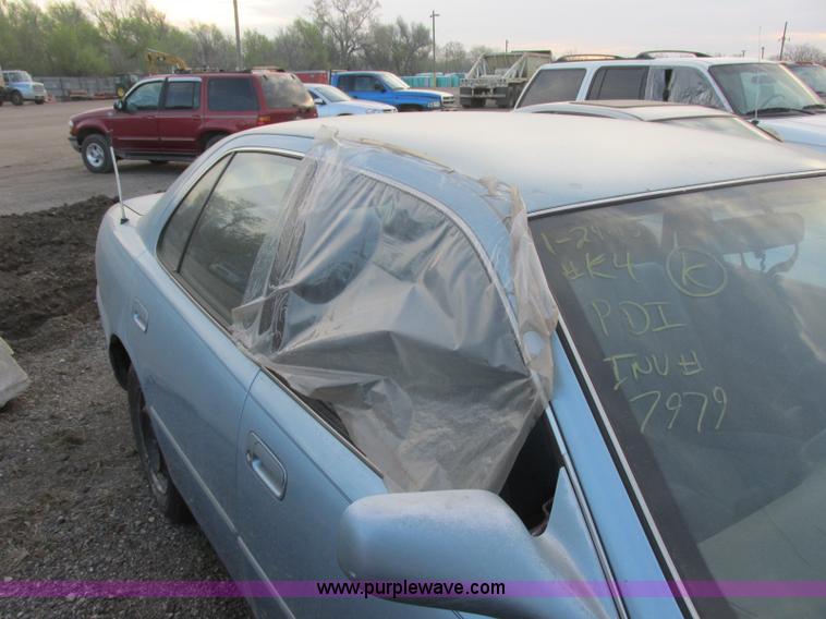 image for item J6739 1993 Toyota Camry LE