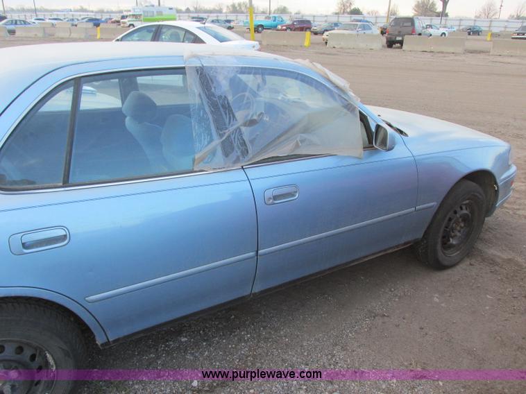 image for item J6739 1993 Toyota Camry LE