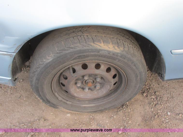image for item J6739 1993 Toyota Camry LE