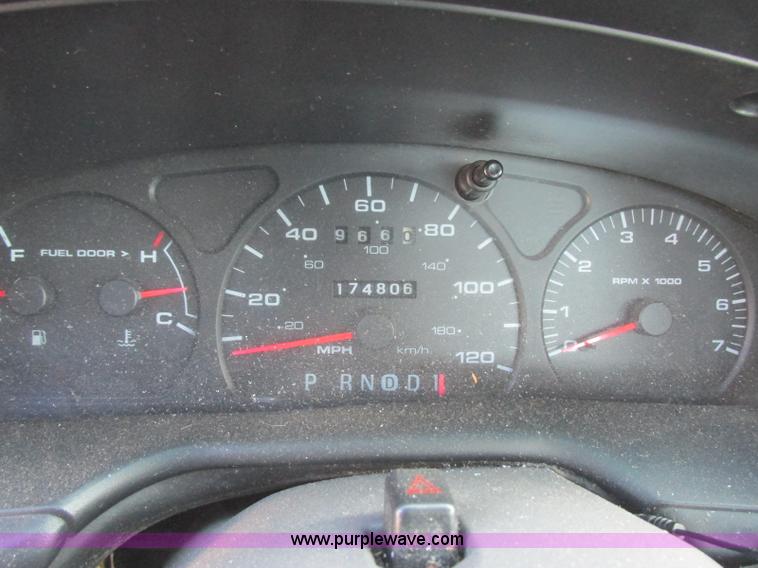 image for item J6741 2002 Ford Taurus SES