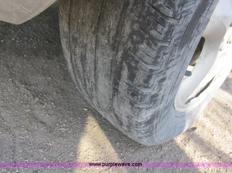 image for item J6741 2002 Ford Taurus SES