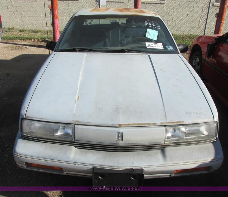 image for item J6742 1991 Oldsmobile Cutlass Calais