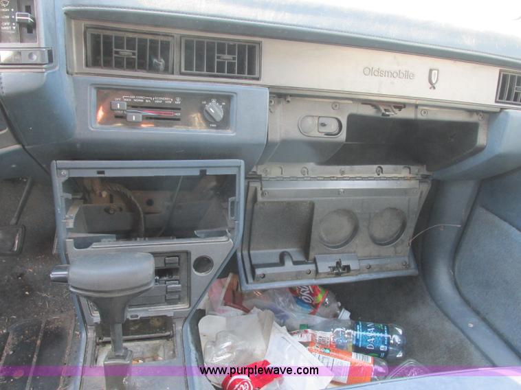 image for item J6742 1991 Oldsmobile Cutlass Calais