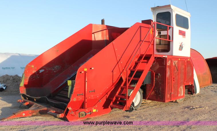 image for item AO9537 2008 Versa Bagger ID 1014 silage tube bagger