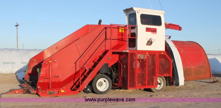 image for item AO9537 2008 Versa Bagger ID 1014 silage tube bagger