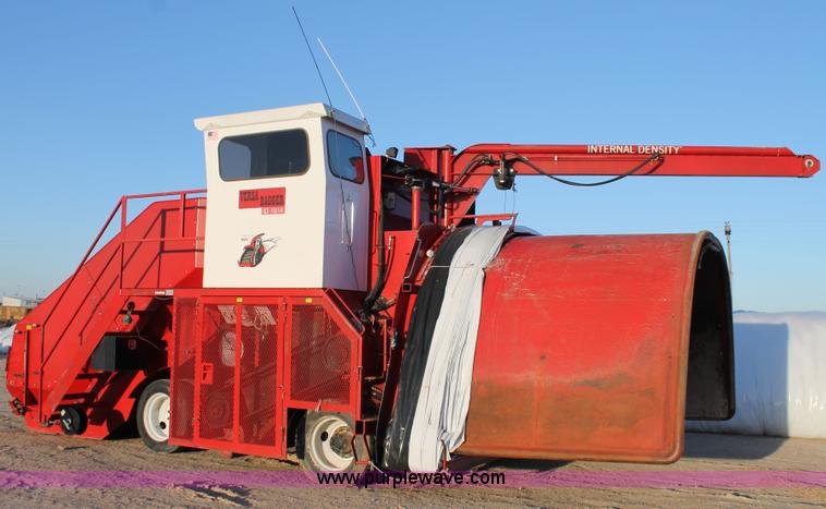image for item AO9537 2008 Versa Bagger ID 1014 silage tube bagger