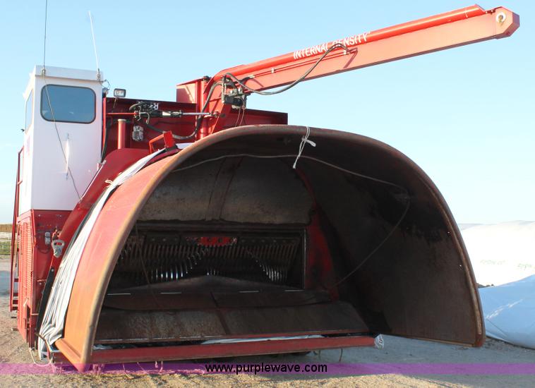 image for item AO9537 2008 Versa Bagger ID 1014 silage tube bagger