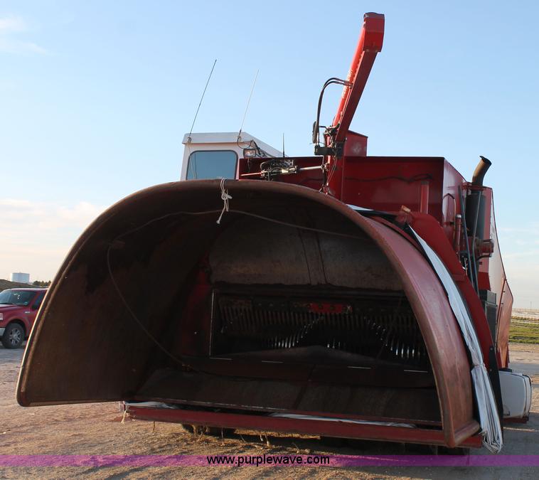 image for item AO9537 2008 Versa Bagger ID 1014 silage tube bagger