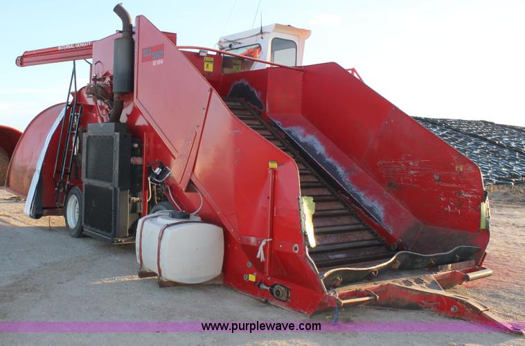 image for item AO9537 2008 Versa Bagger ID 1014 silage tube bagger