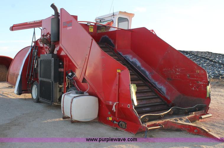 image for item AO9537 2008 Versa Bagger ID 1014 silage tube bagger