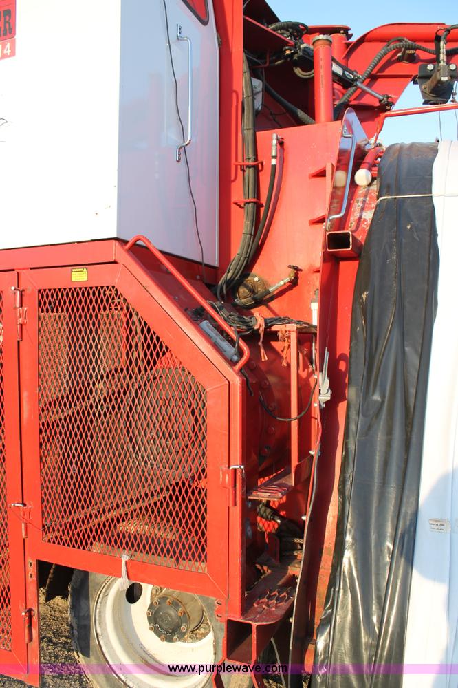 image for item AO9537 2008 Versa Bagger ID 1014 silage tube bagger