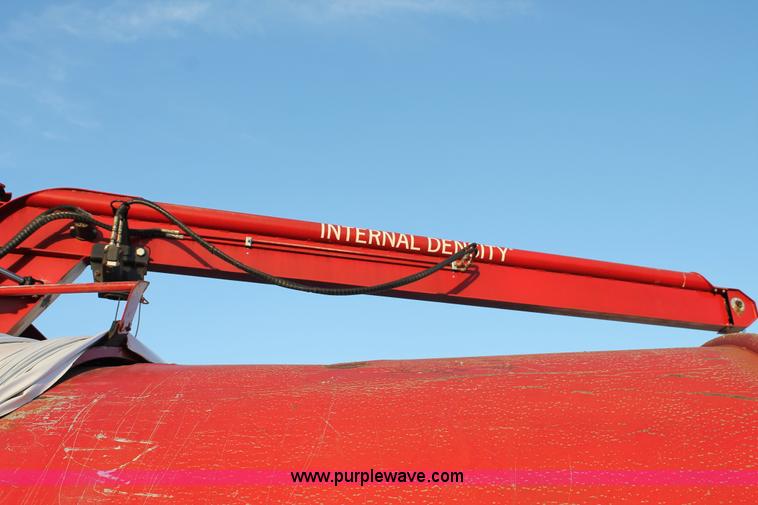 image for item AO9537 2008 Versa Bagger ID 1014 silage tube bagger