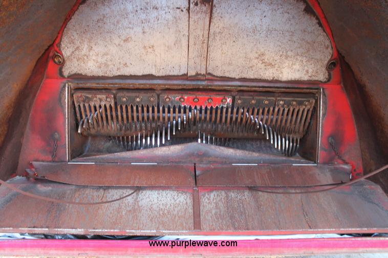 image for item AO9537 2008 Versa Bagger ID 1014 silage tube bagger