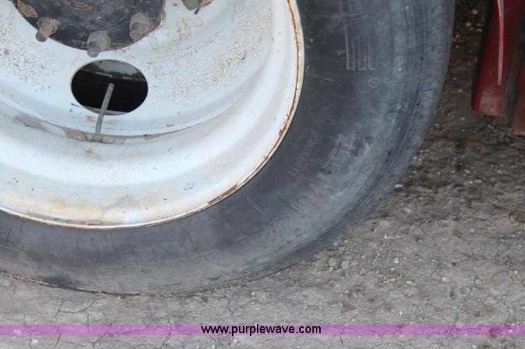 image for item AO9537 2008 Versa Bagger ID 1014 silage tube bagger