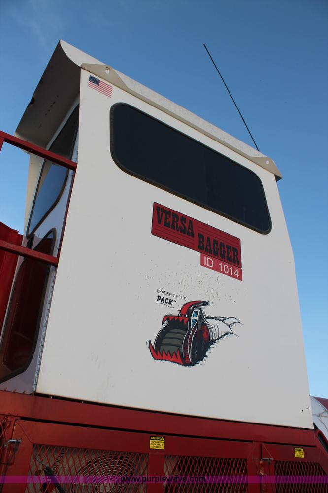 image for item AO9537 2008 Versa Bagger ID 1014 silage tube bagger