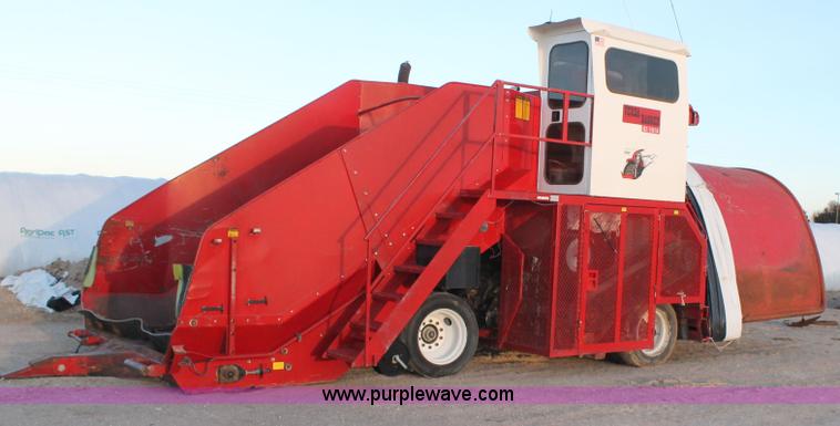 image for item AO9537 2008 Versa Bagger ID 1014 silage tube bagger