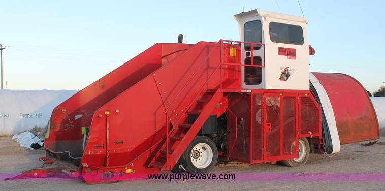 image for item AO9537 2008 Versa Bagger ID 1014 silage tube bagger