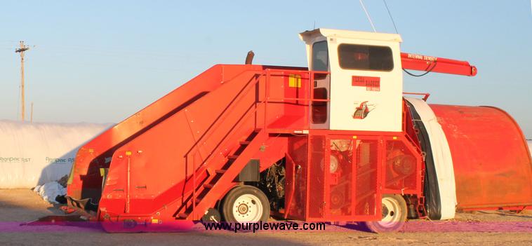 image for item AO9537 2008 Versa Bagger ID 1014 silage tube bagger