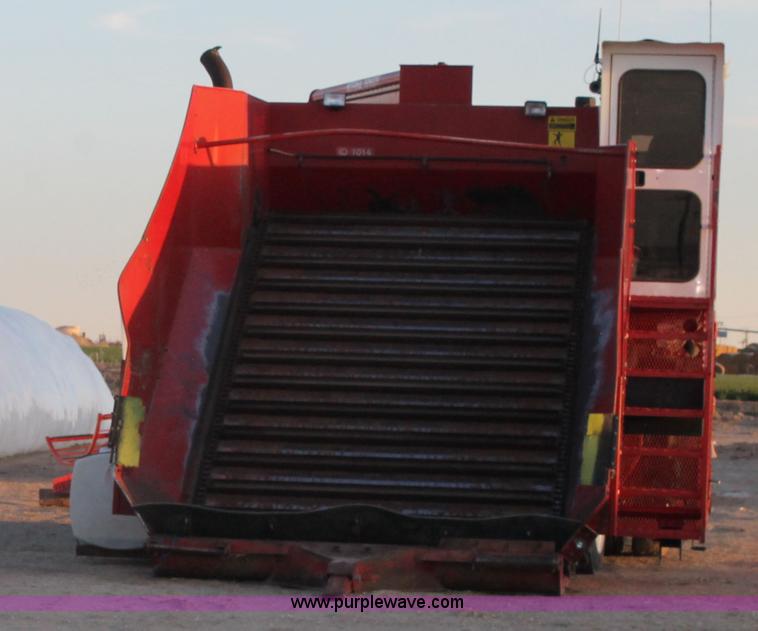 image for item AO9537 2008 Versa Bagger ID 1014 silage tube bagger