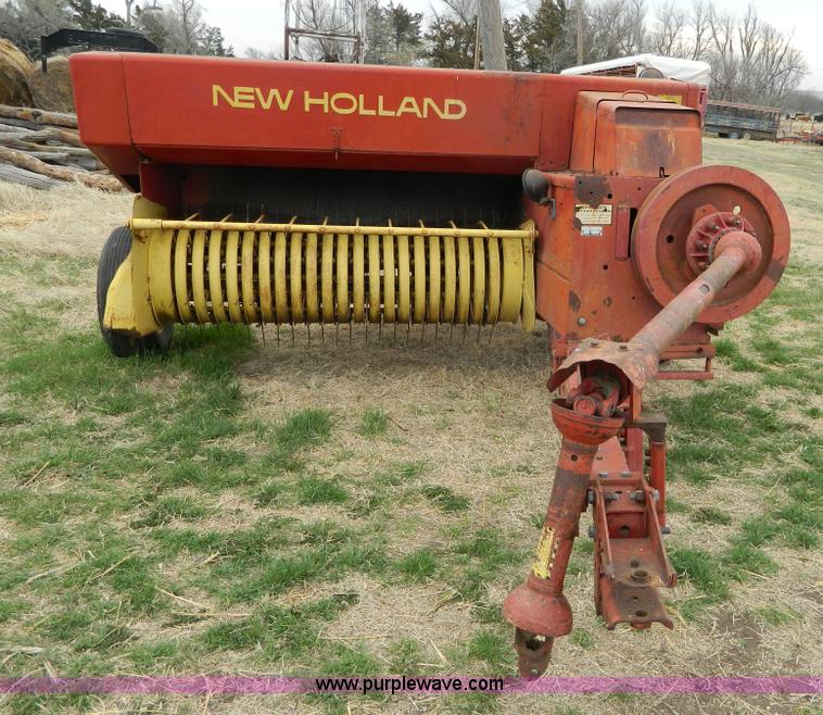 image for item AQ9260 New Holland 278 small square baler