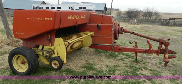 image for item AQ9260 New Holland 278 small square baler