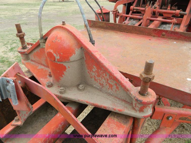 image for item AQ9260 New Holland 278 small square baler
