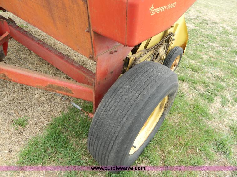 image for item AQ9260 New Holland 278 small square baler