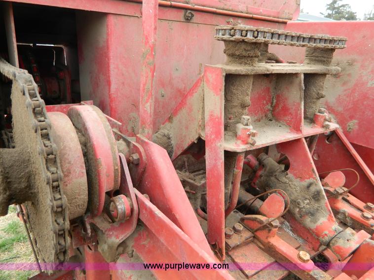 image for item AQ9260 New Holland 278 small square baler