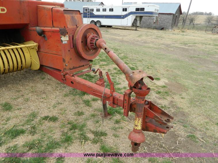 image for item AQ9260 New Holland 278 small square baler