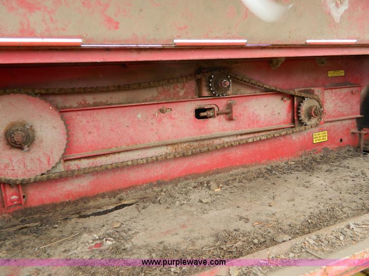 image for item AQ9260 New Holland 278 small square baler