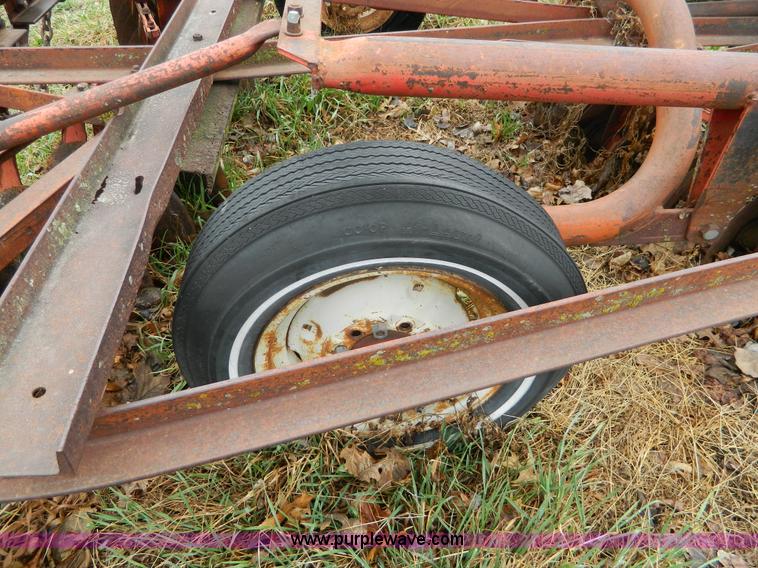 image for item AQ9264 Ford L Series tandem disk