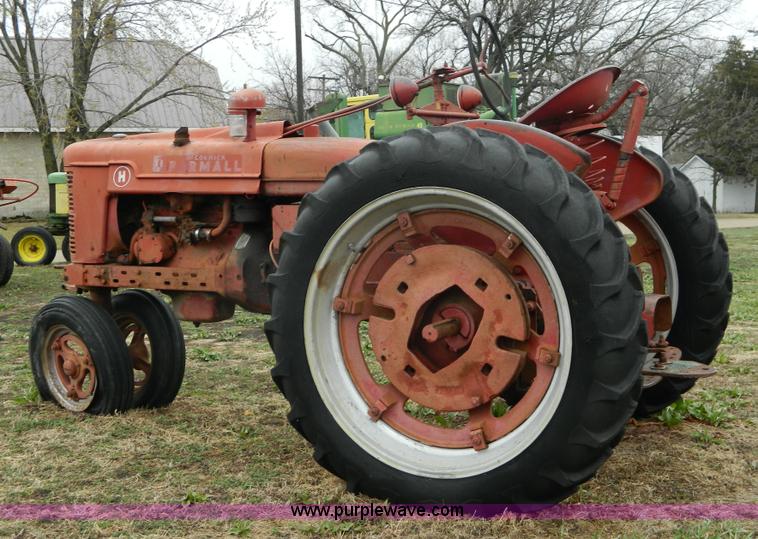 image for item AQ9265 Farmall H row crop tractor
