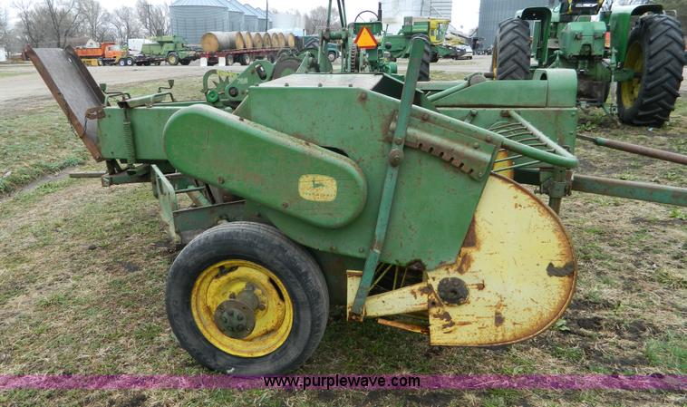 image for item AQ9266 John Deere 24WS small square baler