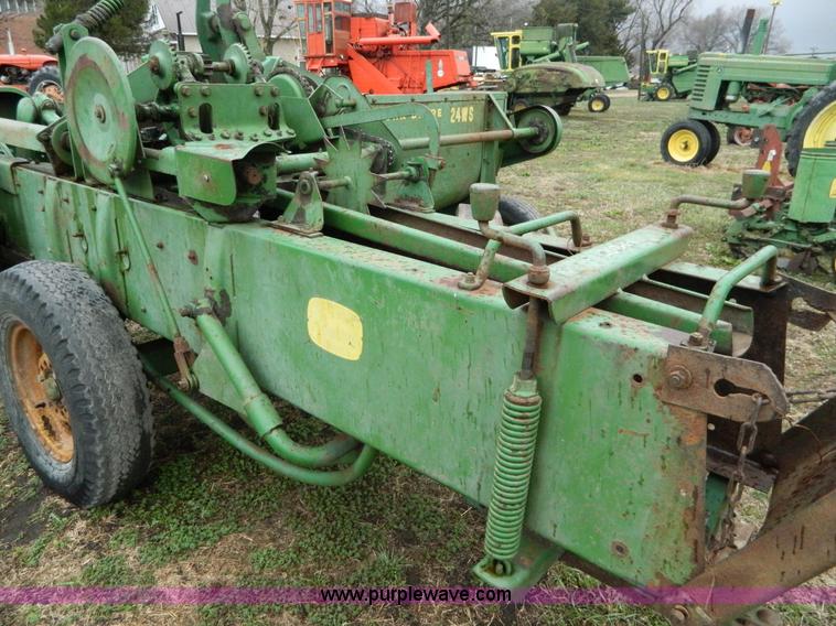 image for item AQ9266 John Deere 24WS small square baler