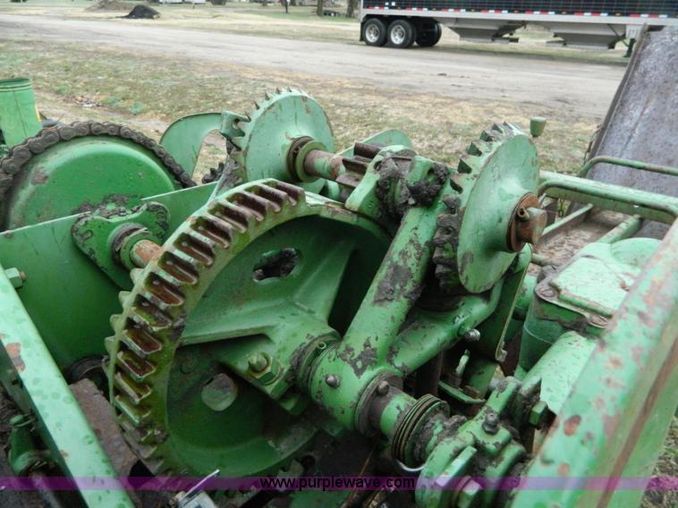 image for item AQ9266 John Deere 24WS small square baler