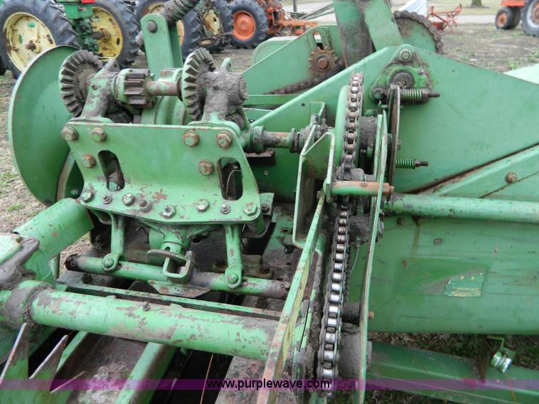 image for item AQ9266 John Deere 24WS small square baler