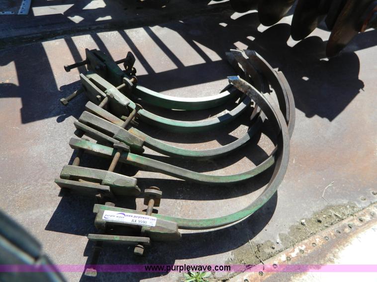 (5) John Deere chisel shanks in Hays, KS Item AX9590 sold Purple Wave