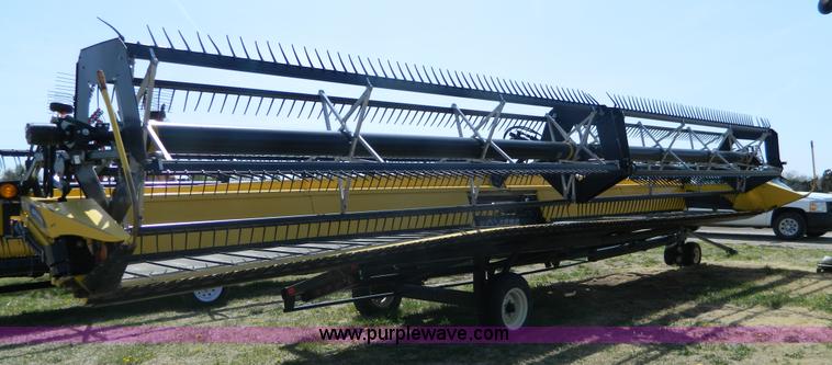 image for item AZ9005 2012 New Holland 94C draper head