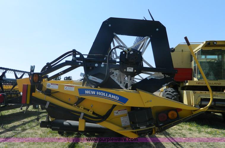 image for item AZ9005 2012 New Holland 94C draper head