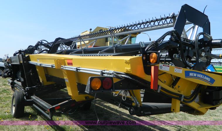 image for item AZ9005 2012 New Holland 94C draper head