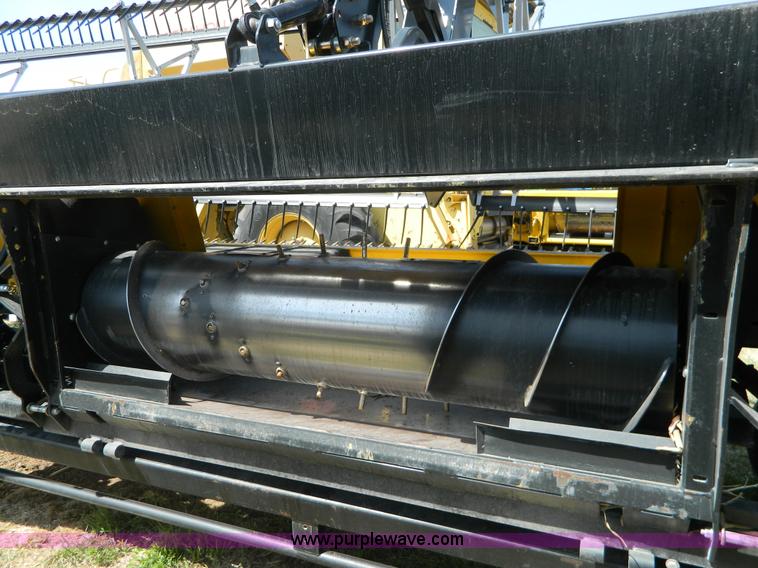 image for item AZ9005 2012 New Holland 94C draper head