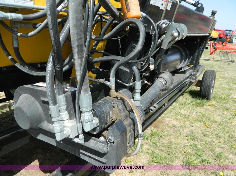 image for item AZ9005 2012 New Holland 94C draper head