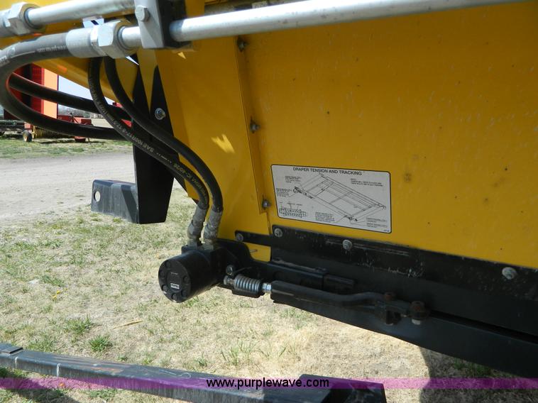 image for item AZ9005 2012 New Holland 94C draper head